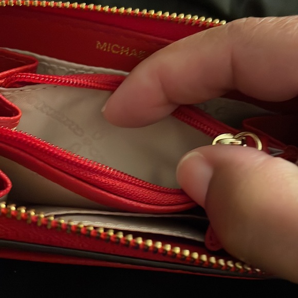 🔥Sale🔥Beautiful New Bright red MK pebbled leather zip wallet NWOT - Picture 7 of 7